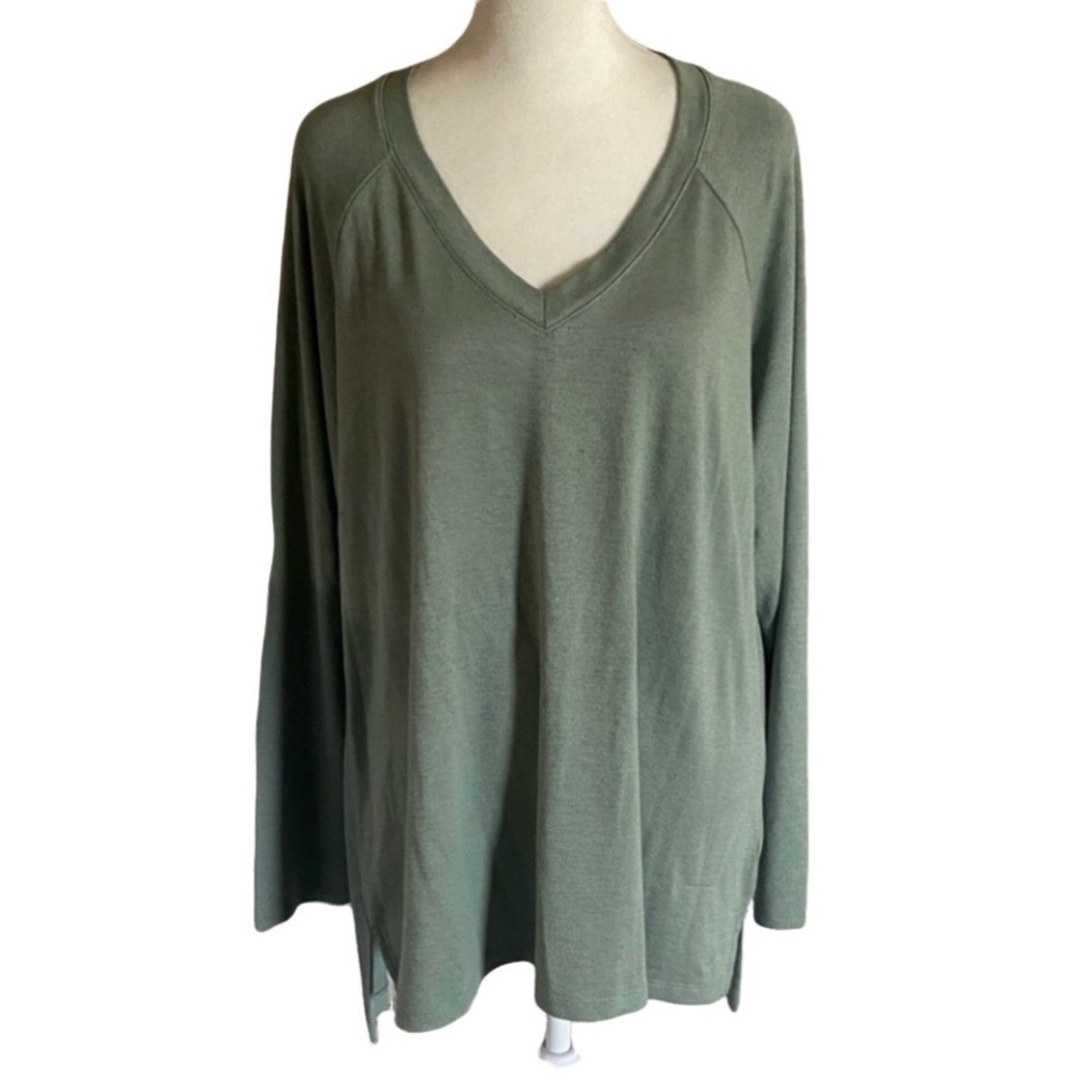 Banana Republic Sage Green V-Neck Long Sleeve Lightweight Sweater. Size XL.
